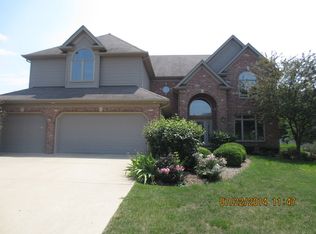 555 Cole Dr, South Elgin, IL 60177