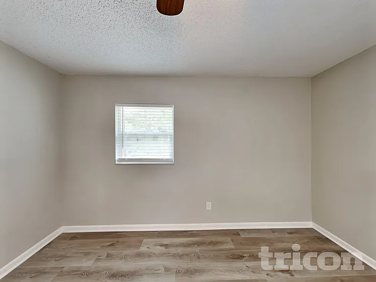 1404 Fernwood Pl — Photo 9