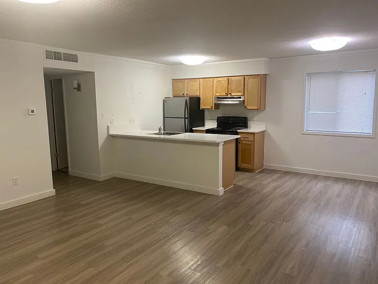 24 Flats Apartments — Photo 25