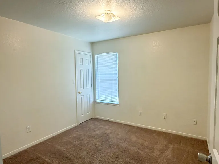 3802 Hitchrock Dr — Photo 7