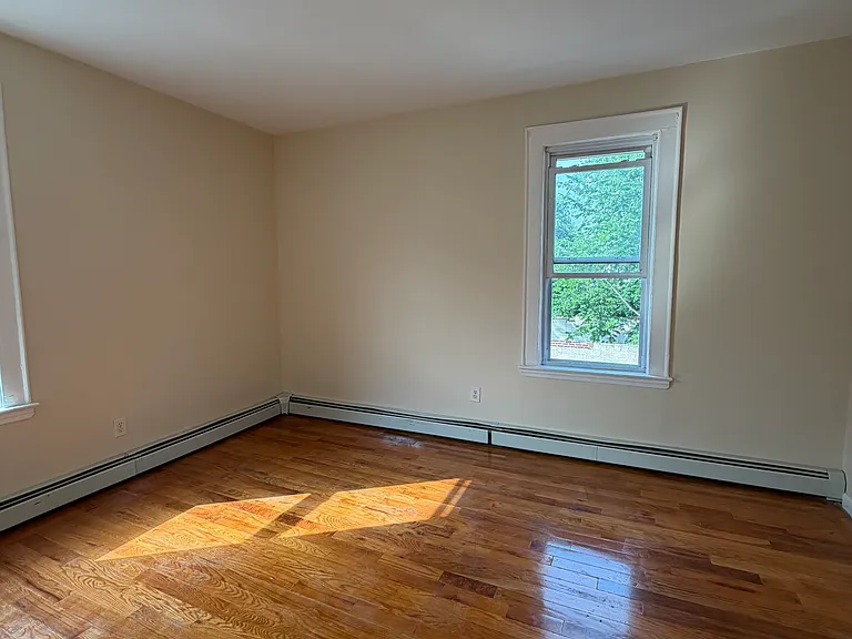 21 Robert Pl #2R — Photo 17