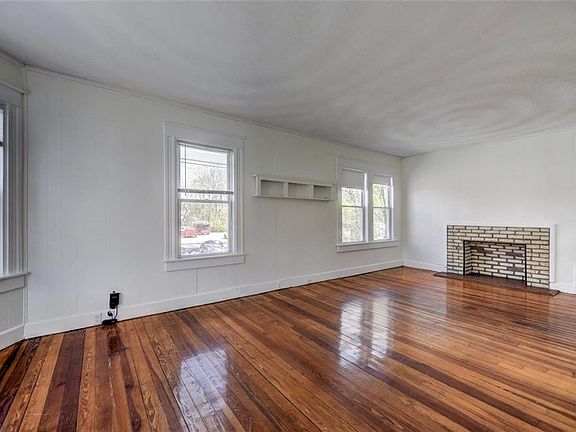 4th image of 25 Rosebank Ave