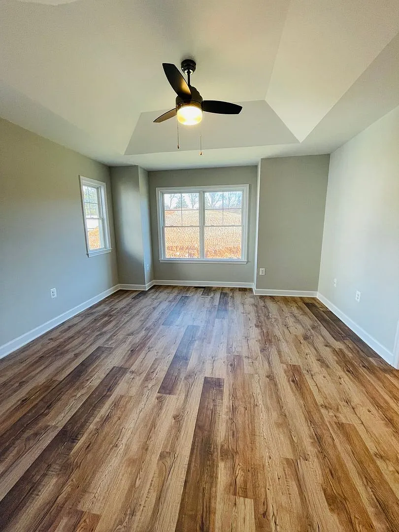 End Unit Townhouse in Congers Creek — Photo 4