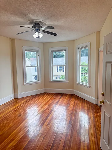 35 Hollander St #2 Photo 1