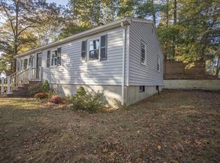 17 E Boundary Rd, Pembroke, MA 02359