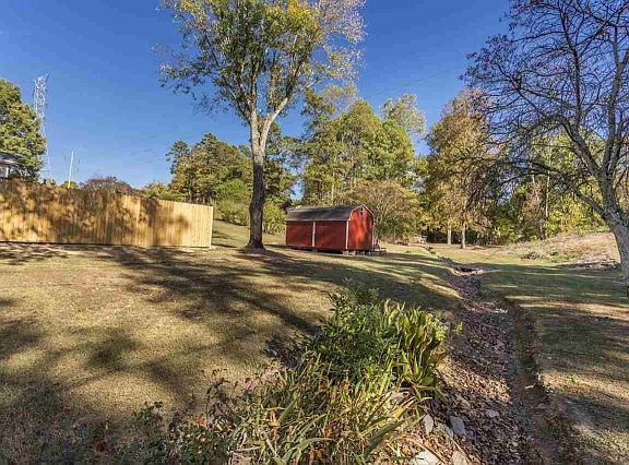 4th image of 3820 Chip Dr NE