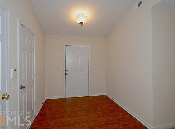 4th image of 33 Glenmaura Way