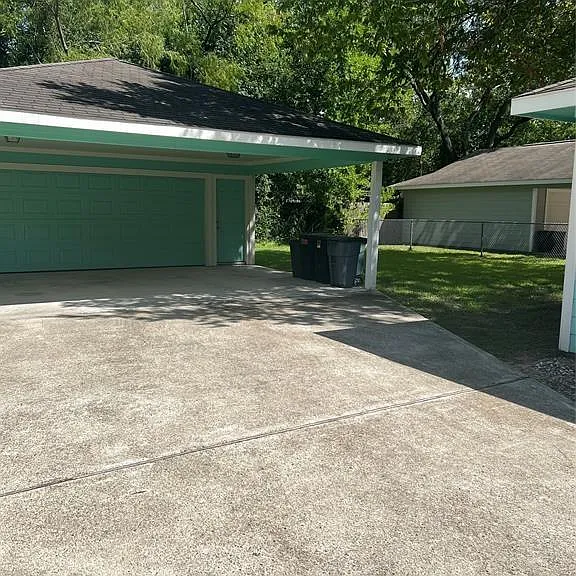 1104 E Walker St — Photo 25