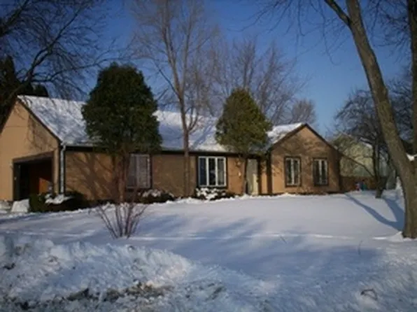 2 Afton Dr, Montgomery, IL 60538