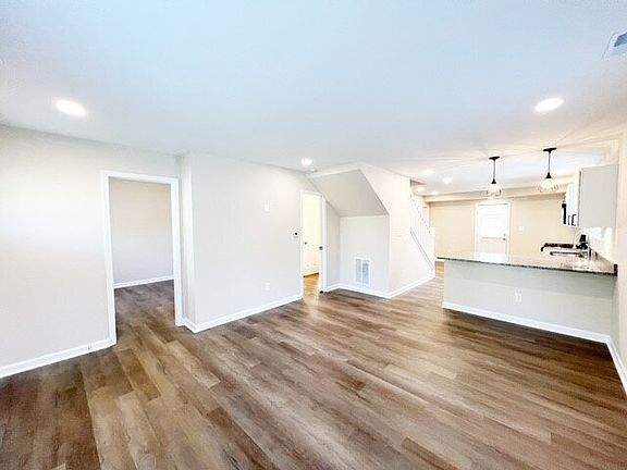 5th image of 4501 Norwaldo Ave