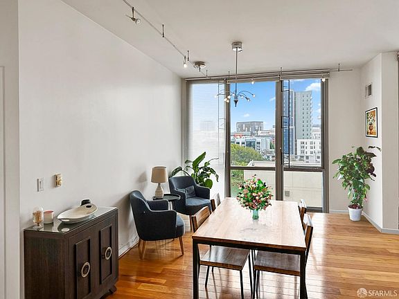 4th image of 255 Berry St #703-L
