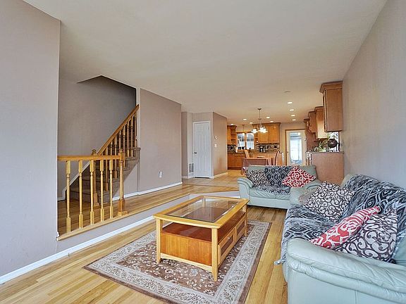 5th image of 99 Leverett Ave