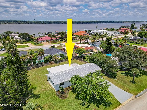 3rd image of 774 Peninsula Dr