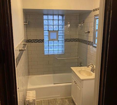5th image of 224 N Austin Blvd #2