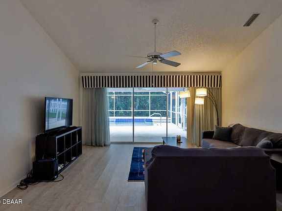 5th image of 3906 Oak Crest Cir