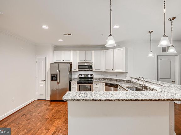 5th image of 901 Macphail Woods Xing APT 2J