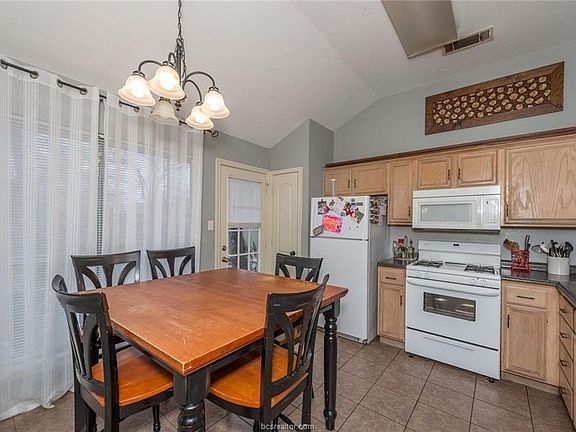 4th image of 209 Copper Falls Dr