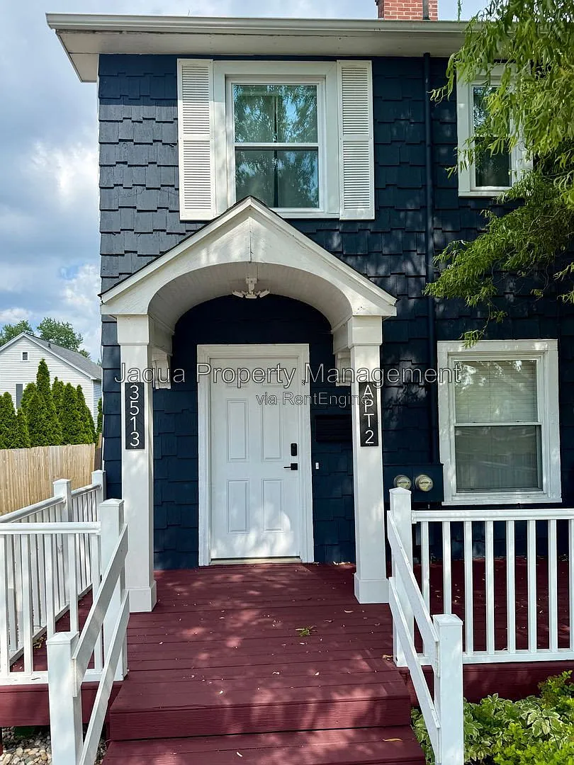 3 bed, 1.0 bath, 975 sqft, $1,800 — Photo 2