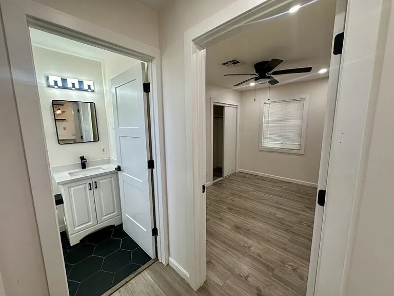 1447 E Mountain View Rd #1 — Photo 10