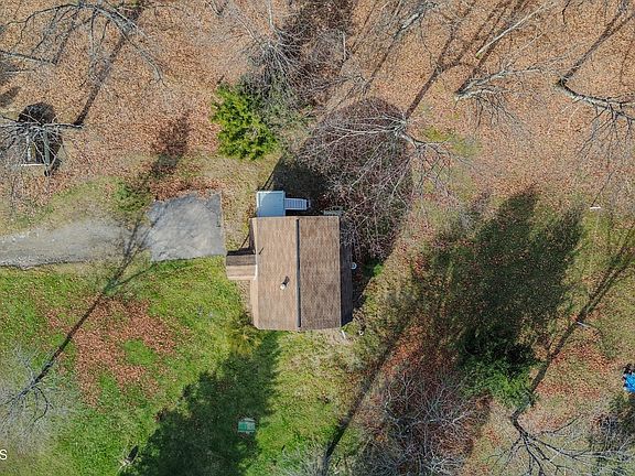4th image of 409 Sawyer Hollow Road
