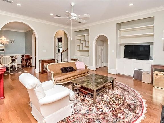3rd image of 800 Country Club Ct