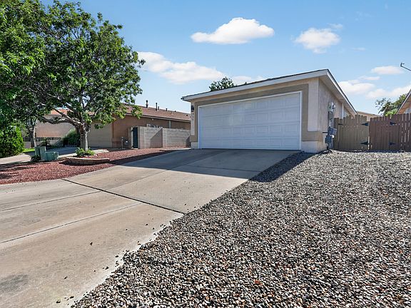 2nd image of 935 Peacock Dr SW
