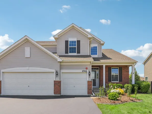 1742 Prospect Dr, Hoffman Estates, IL 60192