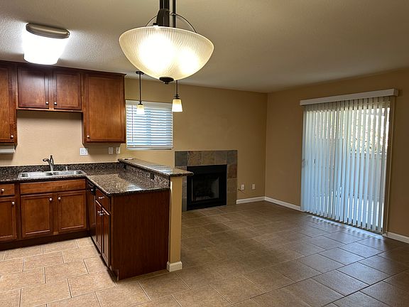 4th image of 205 Westlake Dr Unit 5