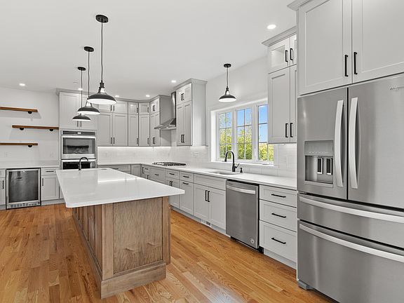 4th image of 129 Foxberry Dr