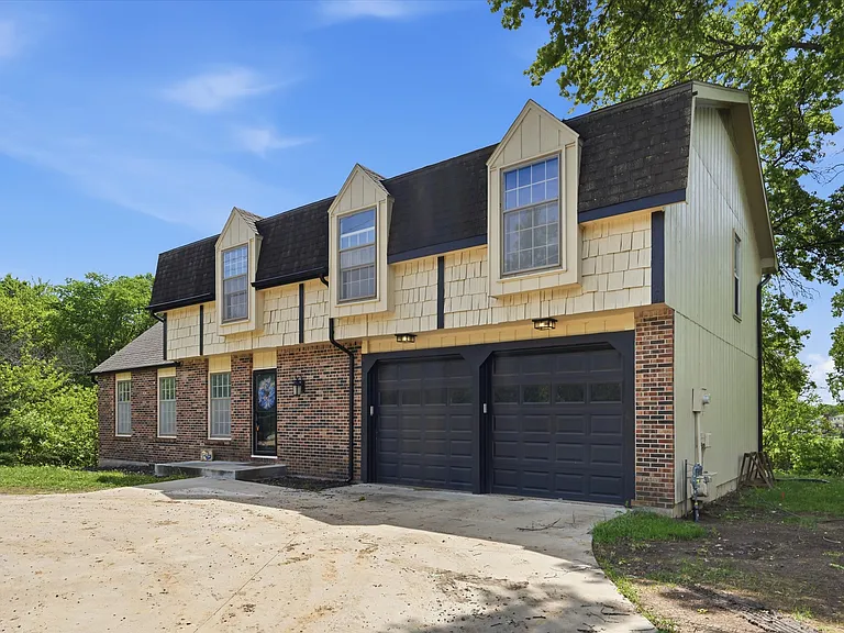 3513 Bob Billings Pkwy — Photo 2