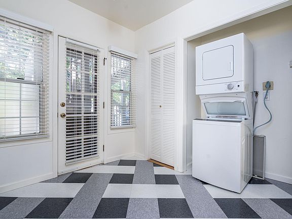 3rd image of 2018 G St APT 3
