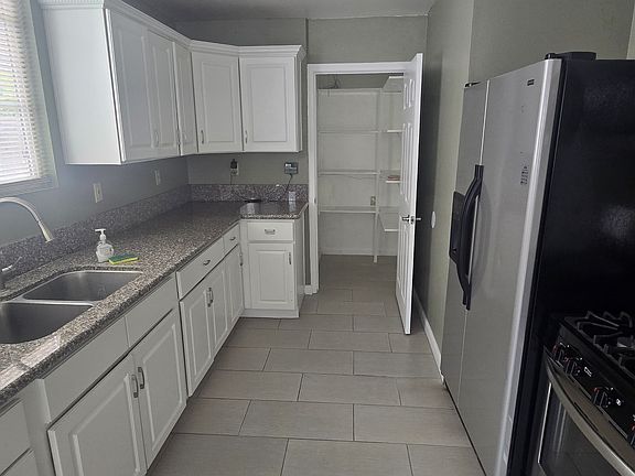5th image of 20710 Roseton Ave