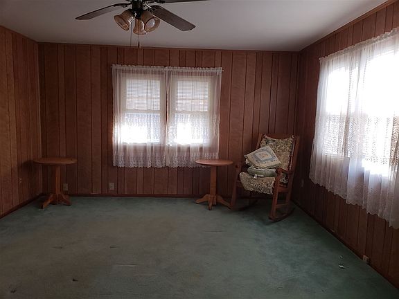 2nd image of 215 1/2 Harrington Ave