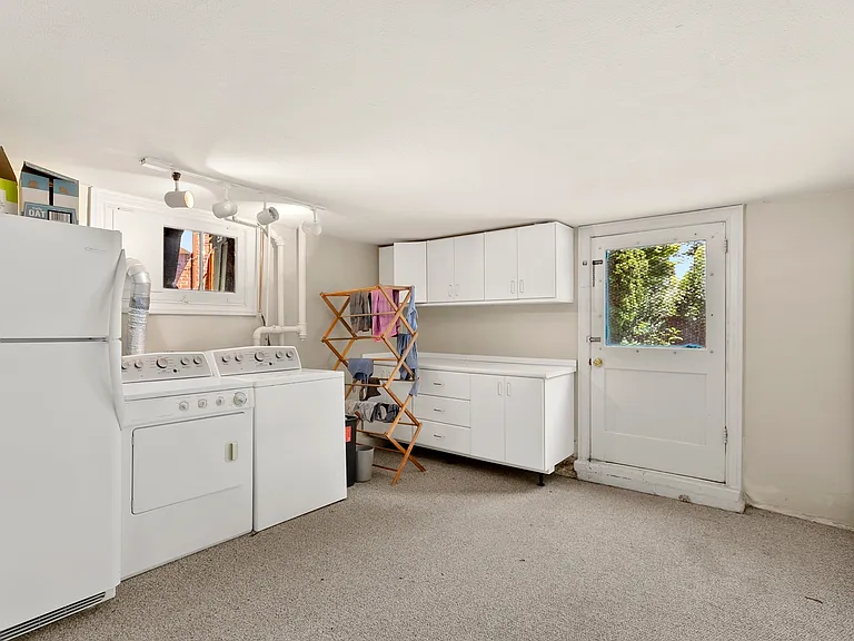 1526 Thorndyke Ave W — Photo 25