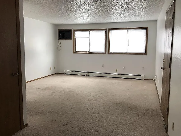 441 Lindale Dr #4 — Photo 3