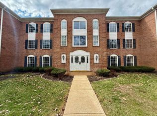 974 Claytonbrook Dr APT 2D, Ballwin, MO