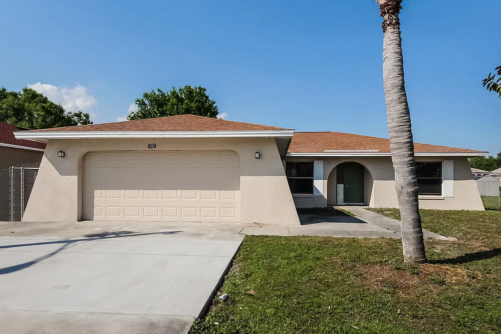3 bed, 2.0 bath, 1372 sqft, $1,850 — Photo 1