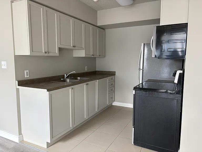 85 Barrie Rd — Photo 24