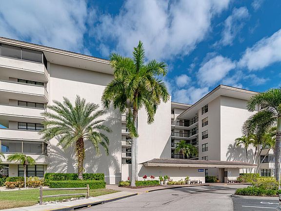 3rd image of 651 Seaview Ct #Penthouse 3/709