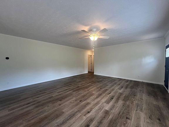 3rd image of 290 Race Track Rd