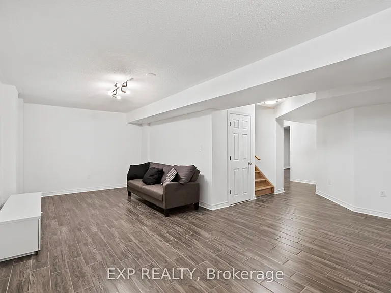 131 Greenwood Rd — Photo 27