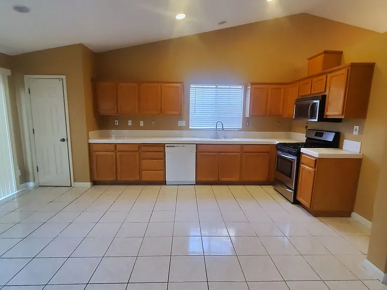 103 Bosk Ave — Photo 9