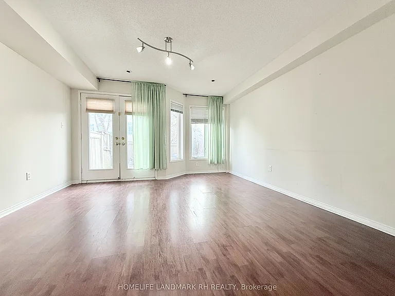 5 Coburg Cres — Photo 13