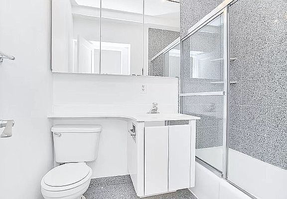 3rd image of 213 E 37th St #2HH