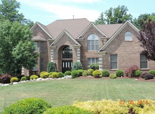 8996 W Hampton Dr, North Royalton, OH 44133