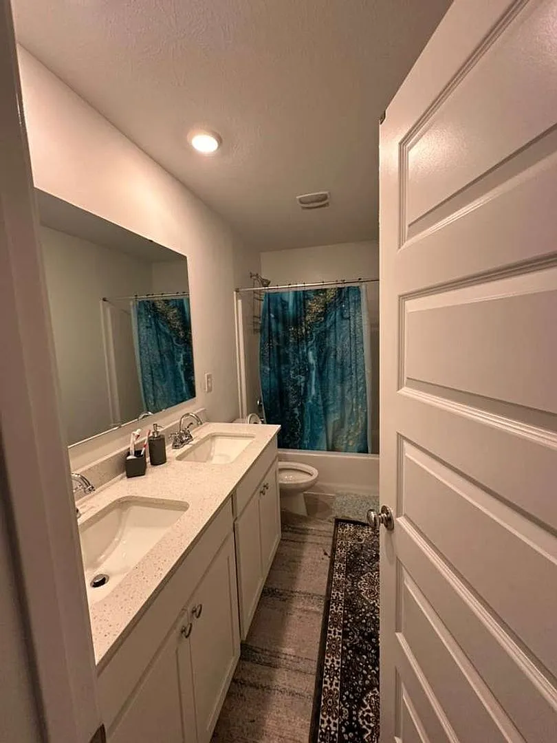 Spacious 5BR House in New Palestine — Photo 2