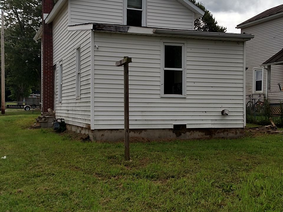 2nd image of 118 2nd St