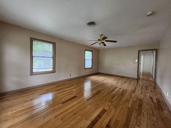 4th image of 913 Prescott St