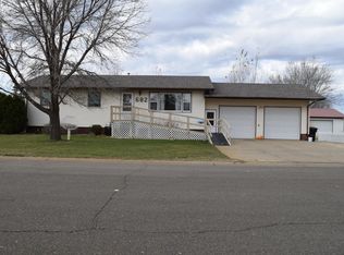 682 2nd Ave SW, Dickinson, ND 58601