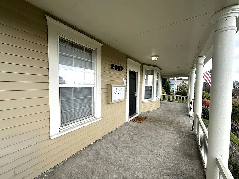2317 Grand- 5 Unit — Photo 25